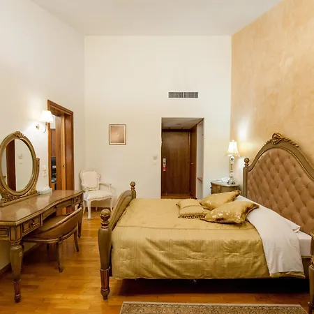 Fthia Hotel Lamía